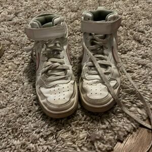 Size 5 kids nike jordan’s